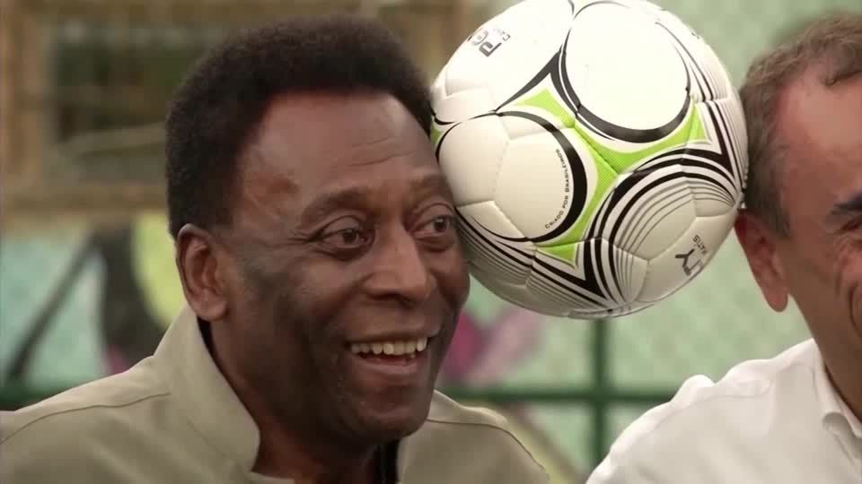Tod einer Fußballikone: "Mit seinem strahlenden Lächeln zog Pelé alle in seinen Bann"