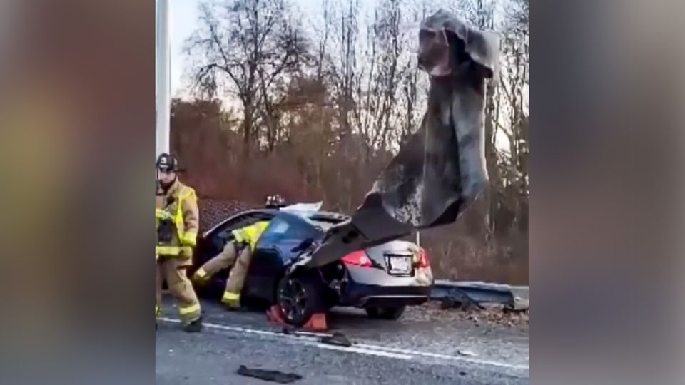 Leitplanke durchbohrt Auto: Insassen haben unfassbares Glück