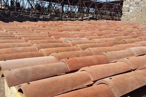 Die Solarziegel sind von den Vorbildern nicht zu unterscheiden.