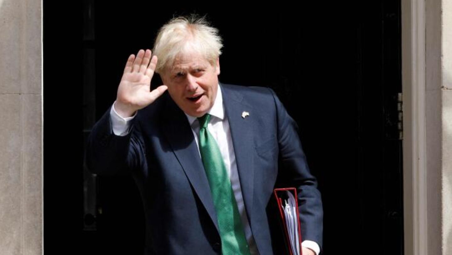Goodbye, Boris Boris Johnson winkt
