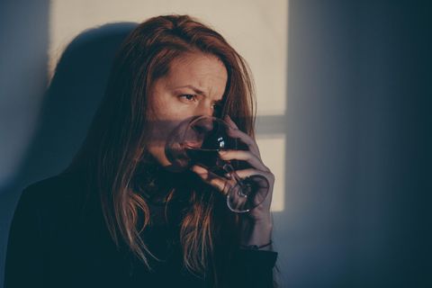 Alkoholiker sperren sich häufig gegen eine Theraphie, hier setzt die Behandlung mit Ketamin an.