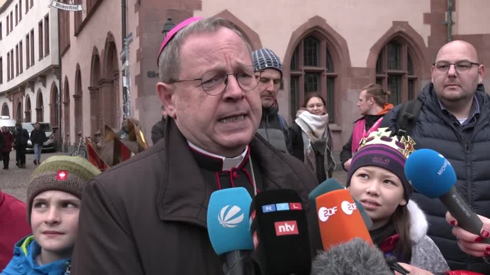 Video: Bischof Bätzing: "Wir beten für Benedikt"