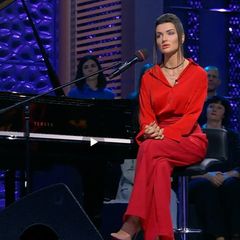 Die Moderatorin der Show "Musik+" auf dem Sender "Swesda" (Stern") macht für den Kreml fleißig Propaganda 