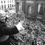 Joseph Ratzinger wird in München stürmisch von der Bevölkerung begrüßt