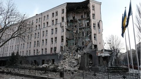Zerstörtes Hotel in Kiew, Ukraine