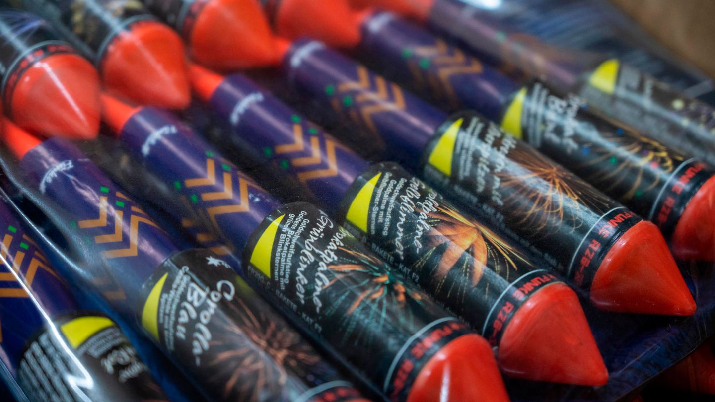 In der Kriegsregion Ukraine ist es streng verboten, Feuerwerk zu zünden. Die Behörden verstehen bei Verstößen keinen Spaß (Symbolbild)