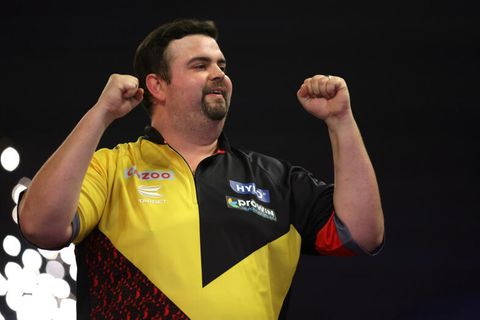Darts-Profi Gabriel Clemens feiert seinen Einzug ins WM-Halbfinale