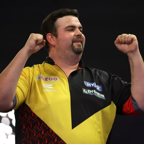 Darts-Profi Gabriel Clemens feiert seinen Einzug ins WM-Halbfinale