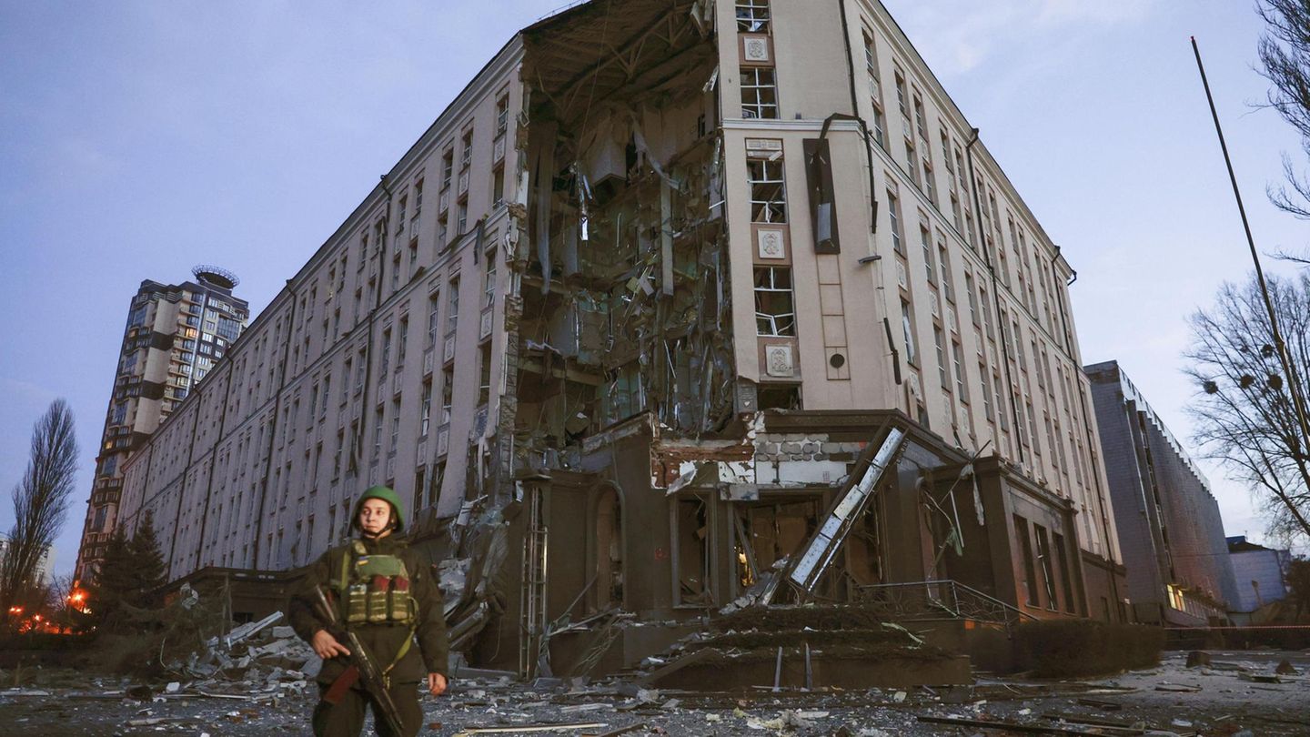 Ukraine-News: Kyiv under fire again