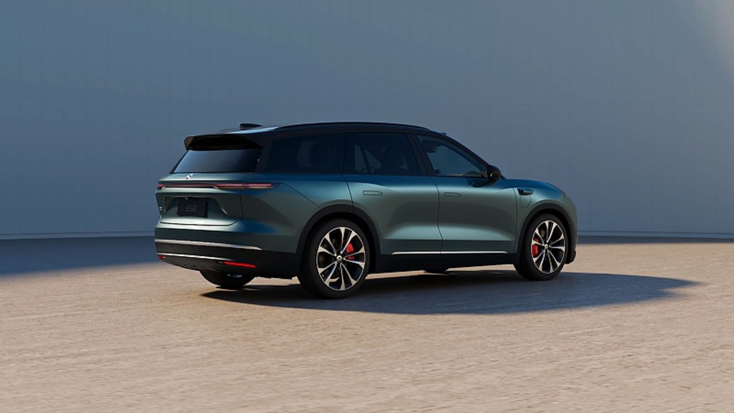 Nio ES8