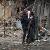 Anwohner retten Habseligkeiten