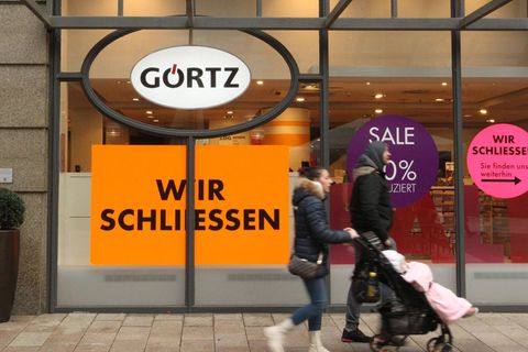 Görtz  Die Hamburger Schuhhandelskette Ludwig Görtz wurde 1875 gegründet. Im September 2022 musste die Muttergesellschaft ein Schutzschirmverfahren anmelden und die Filial- sowie Logistiktochter die Insolvenz. Zahlreiche Filialen wurden bereits geschlossen, weitere folgen in den nächsten Wochen. Das Unternehmen hat erklärt, möglichst viele Filialen erhalten zu wollen, diese müssten aber wirtschaftlich sein. Görtz beschäftigte zuletzt rund 1800 Mitarbeiter.