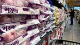Hakle  2020 sorgten Hamsterkäufe bei Hakle nach schwierigen Geschäftsjahren noch für einen Gewinn. Im September 2022 musste der Toilettenpapierhersteller Insolvenz anmelden. Die hohen Energiepreise hatten die Kosten für die Produktion zuletzt vervielfacht. Nun sucht der Düsseldorfer Branchenriese nach Investoren, die das Unternehmen sanieren.