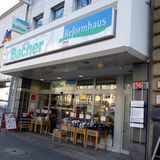 Reformhaus Bacher  Dass die Menschen bei Lebensmitteln wieder verstärkt auf den Preis schauen, musste auch das 1927 gegründete Reformhaus Bacher erfahren. Im Sommer meldete der Spezialist für Naturprodukte und Bio-Ware Insolvenz in Eigenverwaltung an. Von den rund 100 Filialen sollen wohl nur einzelne schließen, für den Rest hoffen die 500 Beschäftigten des Düsseldorfer Unternehmens auf eine tragfähige Zukunft.