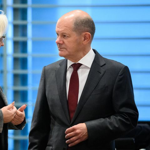 Olaf Scholz hält weiter zu Christine Lambrecht