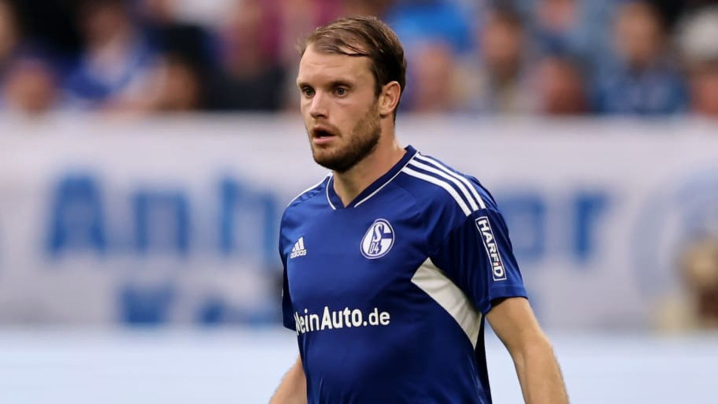 Only with Ouwejan as a left-back: Schalke is taking a big risk