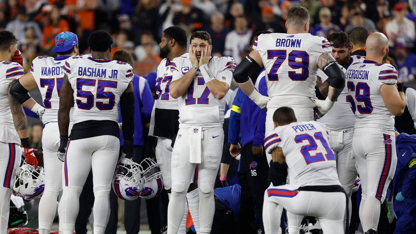 Bills-Superstar Josh Allen ringt nach dem Unfall von Damar Hamlin auf dem Spielfeld um Fassung.