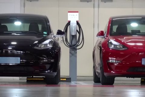 Video: Geldstrafe für Tesla wegen falscher Angaben zur Reichweite im Winter