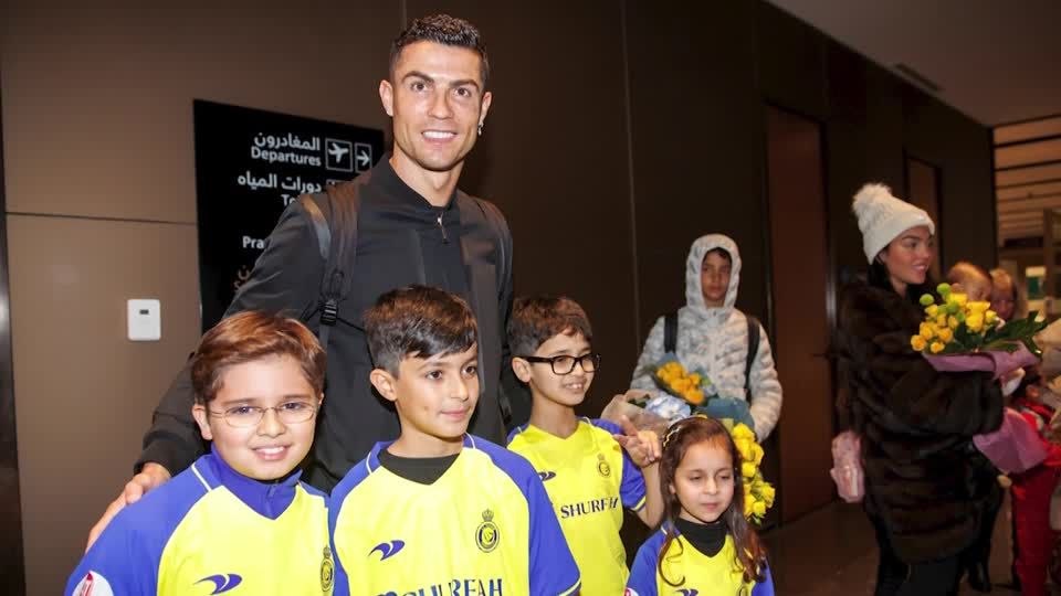 Video: Ronaldo in Saudi-Arabien angekommen Video: Ronaldo in Saudi-Arabien angekommen