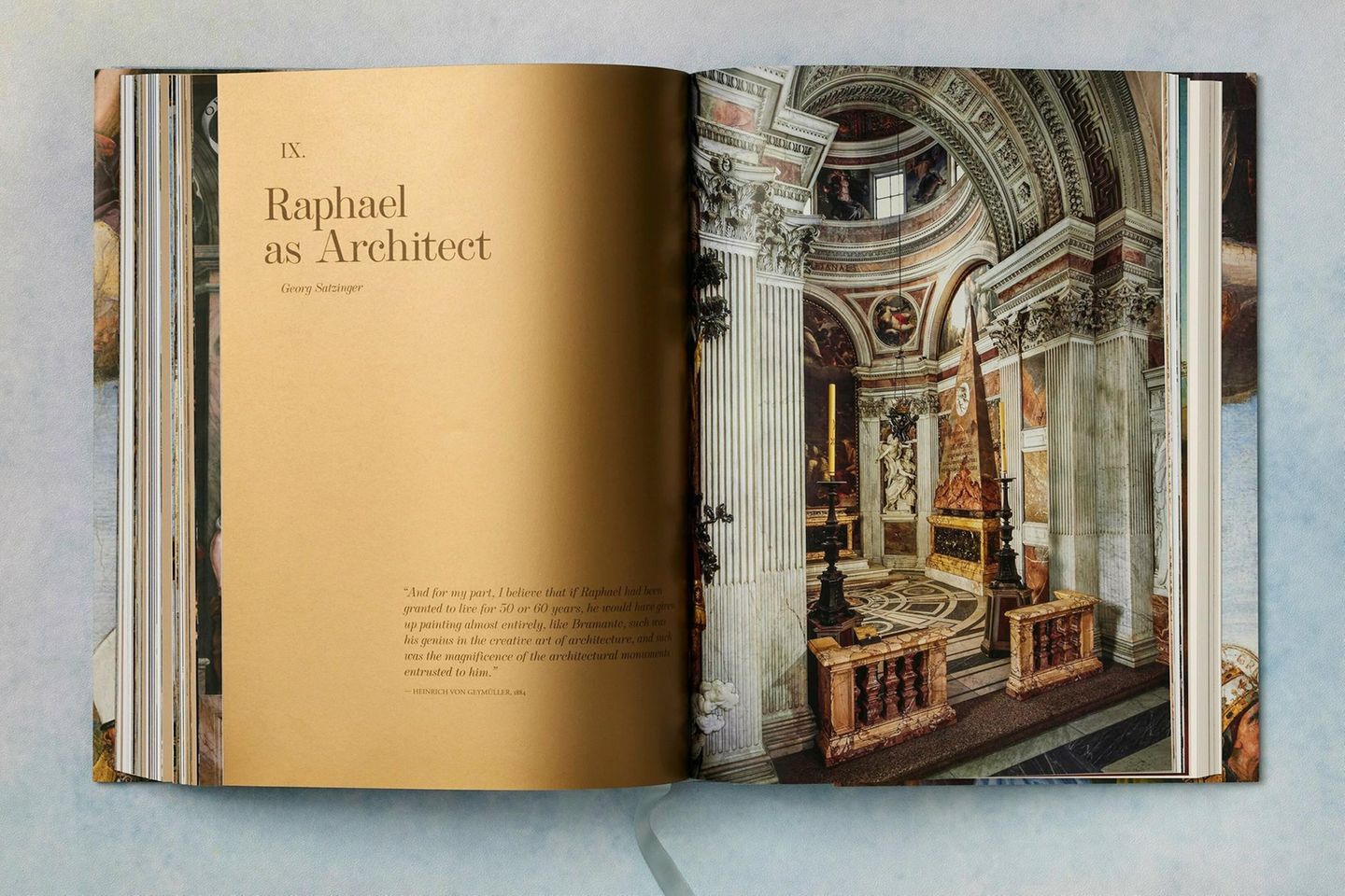 Im Auftrag von Agostino Chigi entwirft Raffael auch Capella Chigi in der Kirche Santa Maria del Popolo. Zu dieser Zeit ist der große Künstler so sehr als Dombaumeister des Petersdomes in Rom in Beschlag genommen, dass seine Entwürfe von seinen Schülern zum Leben erweckt werden müssen, wie etwa im Fall der Skulpturen des "Jonas vom Fisch ausgespien" und "Elias", aber auch der Mosaiken der Kuppel der Capella Chigi. 