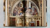 1508 beruft Papst Julius II. den jungen Künstler nach Rom. Dort sollten die "Stanzen" der päpstlichen Gemächer im zweiten Stock des Vatikanpalastes mit Wandgemälden ausgeschmückt werden. Raffael beeindruckt den Papst so sehr, dass er alle anderen Maler entlässt. Die "Stanzen" werden Raphaels berühmteste Arbeiten, die bis heute uneingeschränkt als Meisterwerke gelten. Auf dem Bild ist ein Fresko aus dem zweiten von Raphael gestalteten Zimmer zu sehen, der Stanza di Eliodoro (1512–1514). Es zeigt die Befreiung des Heiligen Petrus.