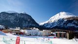 Languard-Pontresina  Eine entspannte Skisaison erleben Wintersportler im Familienskigebiet Languard-Pontresina. Wer sich hier in den Schnee stürzt, der hat dabei stets einen beeindruckenden Ausblick auf den Pia Bernina – einen der berühmtesten Gipfel des Engadins. Um vor allem jungen Wintersportlern den Einstieg zu erleichtern, ist das Schneetreiben für alle Gäste unter 15 Jahren komplett kostenlos.