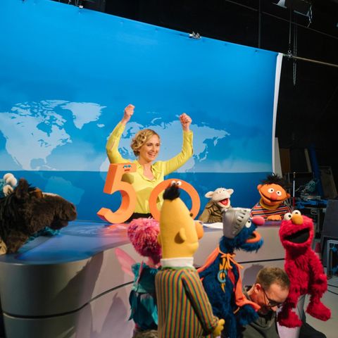 Tagesthemen Moderatorin Caren Miosga bei der Jubiläums-Aufzeichnung der Sesamstraße