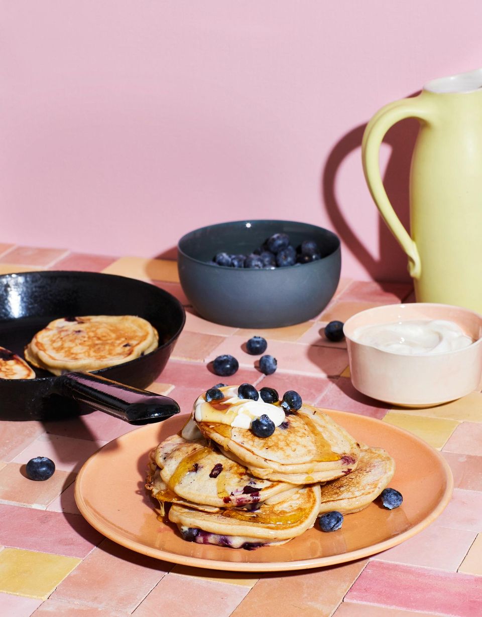 Flufflige Blaubeer-Pancakes mit Joghurt Flufflige Blaubeer-Pancakes mit Joghurt