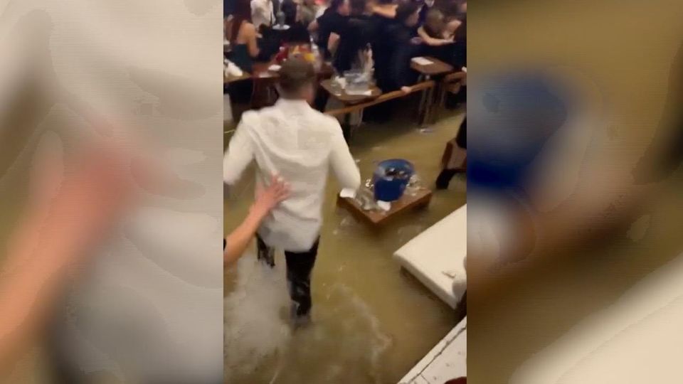 Disco auf Stelzen sinkt in Belgrader Fluss