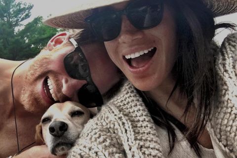 Harry und Meghan mit Beagle Guy