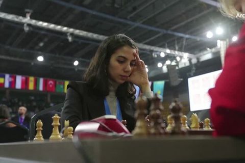 Video: Iranische Schachspielerin kehrt nach Drohungen nicht nach Iran zurück