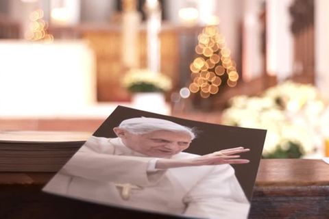 Video: Requiem für verstorbenen Papst Benedikt XVI. in München