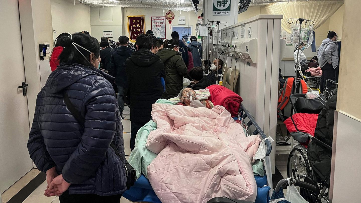 Patienten auf den Krankenhausgängen