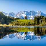 Weitblick, Wandern und Wellness – das und vieles mehr macht Österreichs Region Tirol zu einem der beliebtesten Reiseziele der Deutschen. Zu Gast bei unseren sympathischen Nachbarn können Urlauber die Seele baumeln lassen, während sie den Ausblick auf die Alpen genießen.