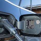 Laden eines Mercedes EQC