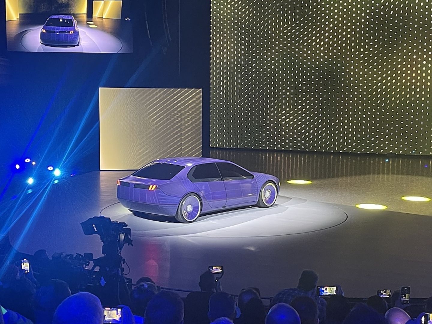 BMW i Vision Dee auf der CES 2023