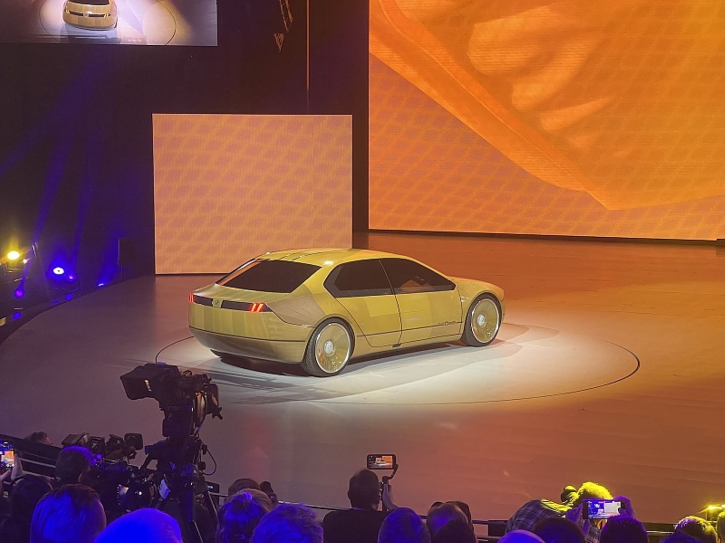 BMW i Vision Dee auf der CES 2023