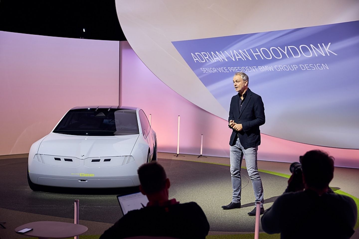 BMW i Vision Dee - CES 2023 mit Adrian van Hooydonk