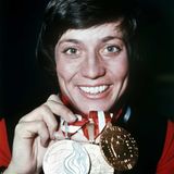 Die Verehrung war immens. "In meinem Elternhaus war ein ganzes Zimmer voll mit Post und Paketen. In einem Monat sind 27.000 Briefe gekommen, das hat uns der Postbote erzählt, der ist total narrisch geworden, weil er die ganze Flut rauf auf die Winklmoosalm bringen musste", erinnerte sich Mittermaier anlässlich ihres 70. Geburtstags an die Zeit nach dem Triumph.