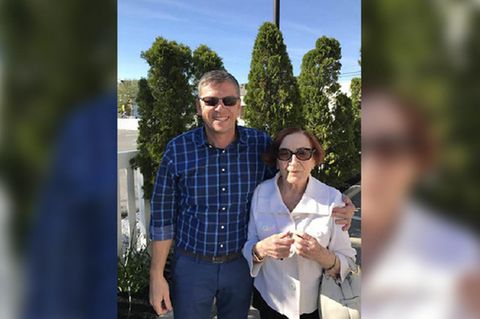 Elizabeth Reichert (r.) und Zoo-Vorstand Christopher Landsberg