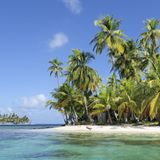 Ein Badeurlaub an zwei Weltmeeren, das geht in Panama. Das südamerikanische Land liegt genau zwischen dem Pazifischen Ozean und dem Karibischen Meer. Aber nicht nur in der Hinsicht ist Panama von Kontrasten geprägt. Dort treffen koloniale Altstädte auf moderne Stadtzentren, durchwachsener Regenwald auf weitläufige Sandstrände und Tradition auf innovativen Tourismus. 