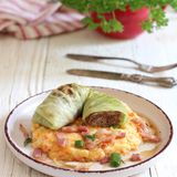 Krautwickel mit Sellerie-Möhren-Stampf