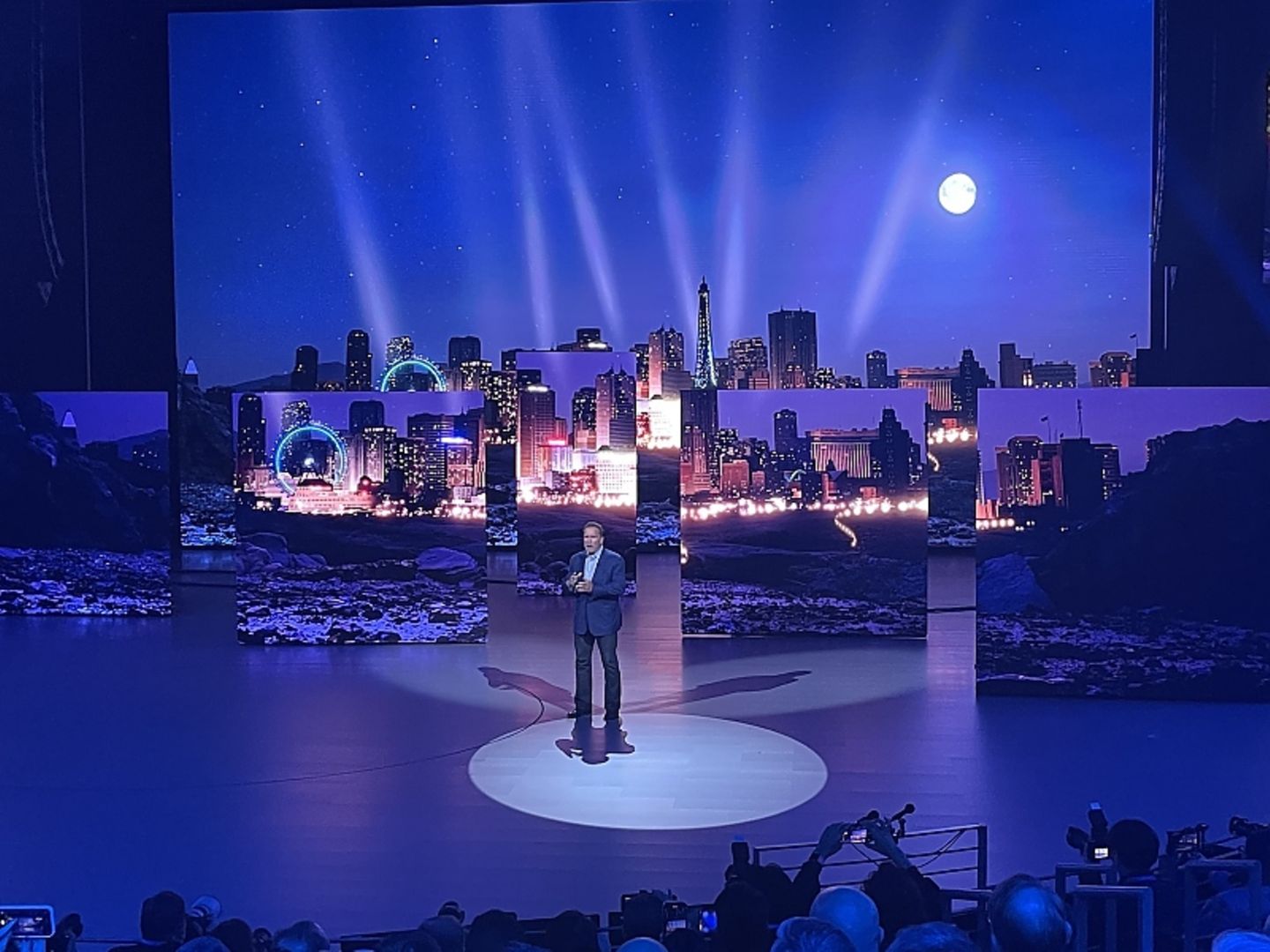 Arnold Schwarzenegge auf der CES 2023