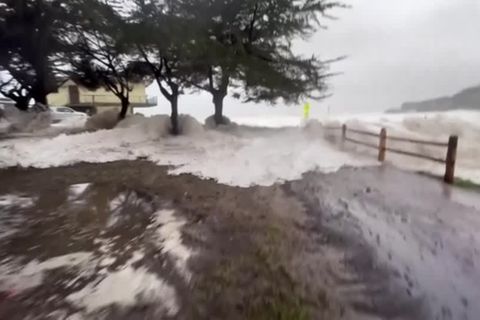 Video: Überschwemmungen nach heftigem Sturm in Kalifornien