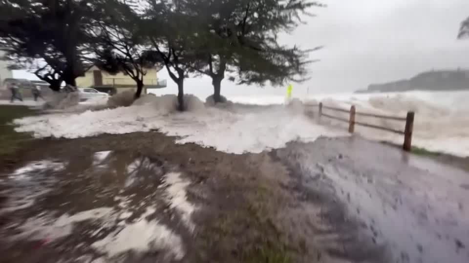 Video: Überschwemmungen nach heftigem Sturm in Kalifornien Video: Überschwemmungen nach heftigem Sturm in Kalifornien