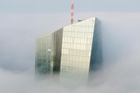 In kaum einer deutschen Stadt sind die Immobilienpreise so gestiegen wie in Frankfurt am Main. Jetzt steht eine Bereinigung des Immobilienmarktes an