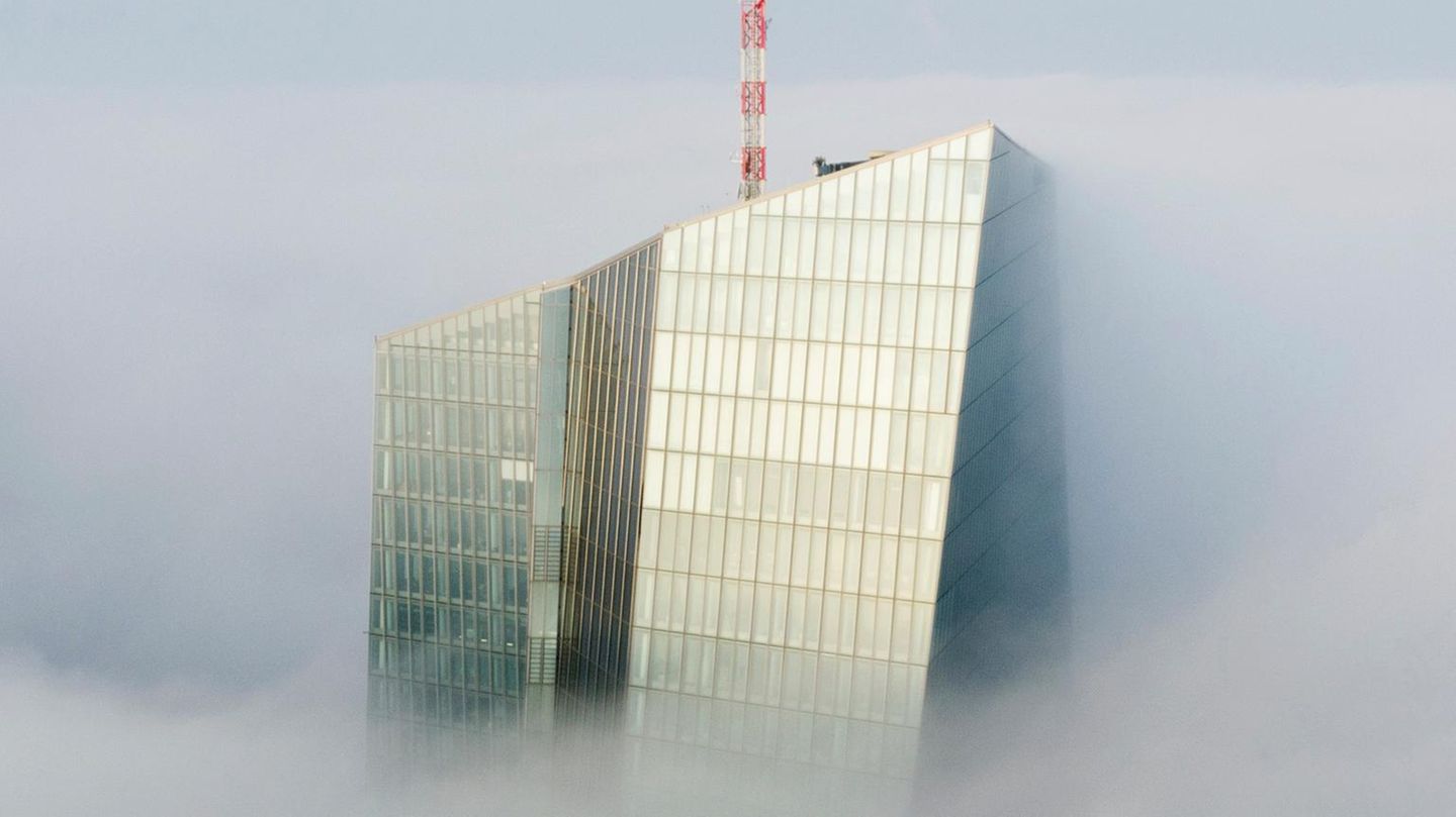 In kaum einer deutschen Stadt sind die Immobilienpreise so gestiegen wie in Frankfurt am Main. Jetzt steht eine Bereinigung des Immobilienmarktes an