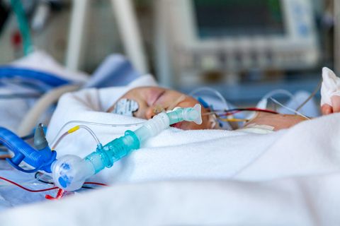 Baby auf Intensivstation