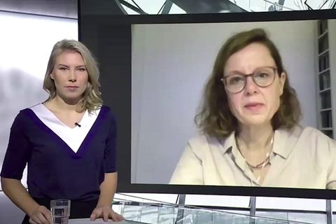 Eine Moderatorin von ntv interviewt Bettina Sengling im Video