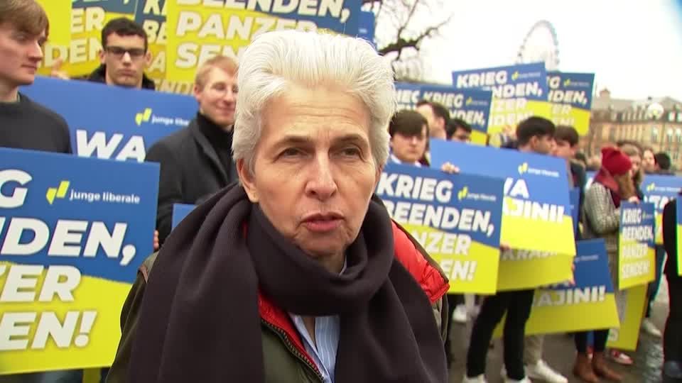Karnevalsrede von Strack-Zimmermann: Spaßbremsenpartei CDU Karnevalsrede von Strack-Zimmermann: Spaßbremsenpartei CDU